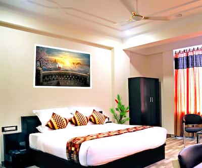 https://imgcld.yatra.com/ytimages/image/upload/t_hotel_yatra_city_desktop/v1476778603/Domestic Hotels/Hotels_Sikar/Raisina Hill/Overview.jpg